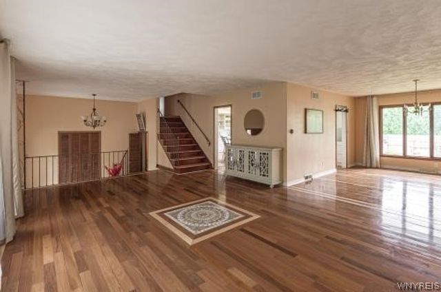 66 Four Seasons Road West, Amherst, NY 14226