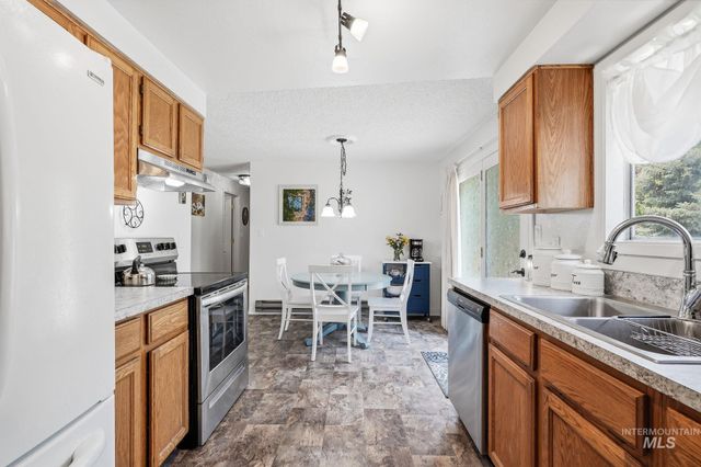 1218 W Chateau, Meridian, ID 83646