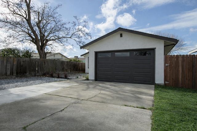 2935 Holly Dr, Tracy, CA 95376