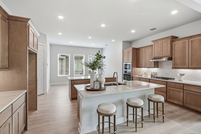 381 Jereth Crossing, Castroville, TX 78009