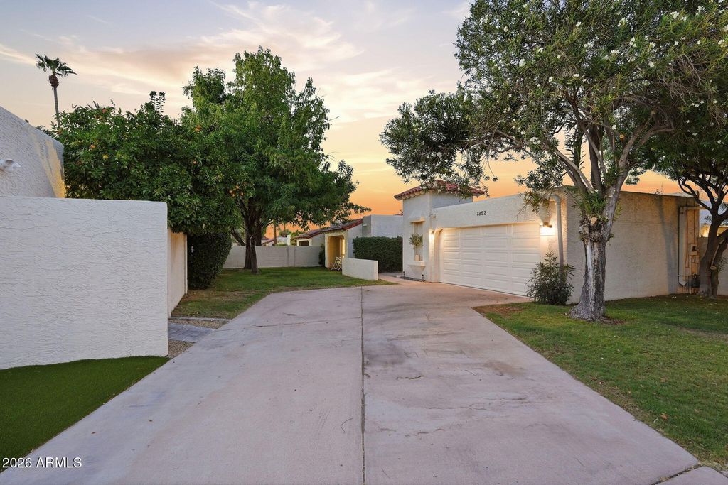 7352 E VALLEY VISTA Drive, Scottsdale, AZ 85250 — photo 2