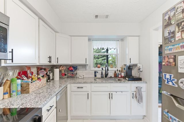 421 Redding Road 99, Lexington, KY 40517
