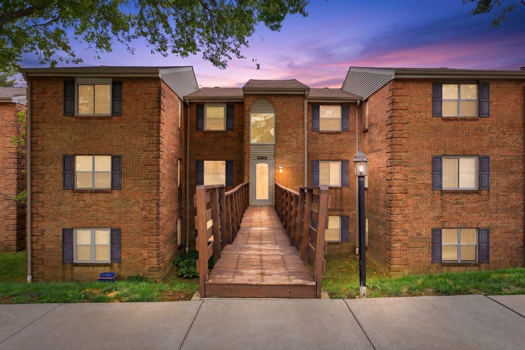 421 Redding Road 99, Lexington, KY 40517