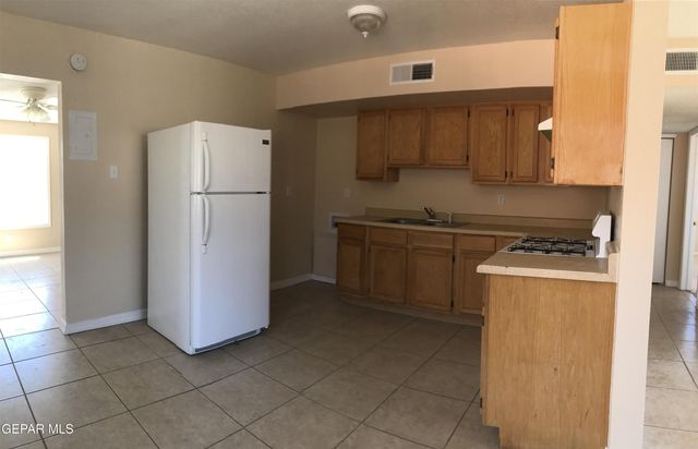 8300 CAPITAN Circle, El Paso, TX 79904