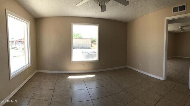 8300 CAPITAN Circle, El Paso, TX 79904