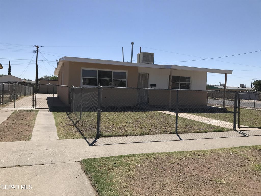 8300 CAPITAN Circle, El Paso, TX 79904