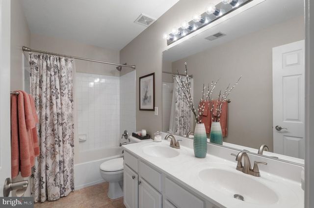 8305 DOUBLE EAGLE ST, Gainesville, VA 20155