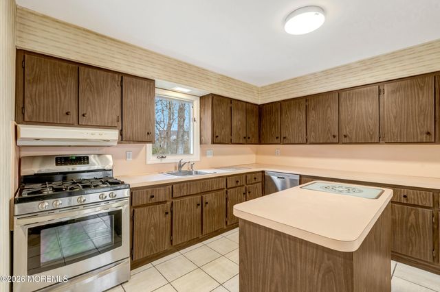 429 Lake Avenue, Oakhurst, NJ 07755