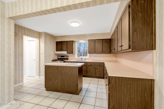 429 Lake Avenue, Oakhurst, NJ 07755