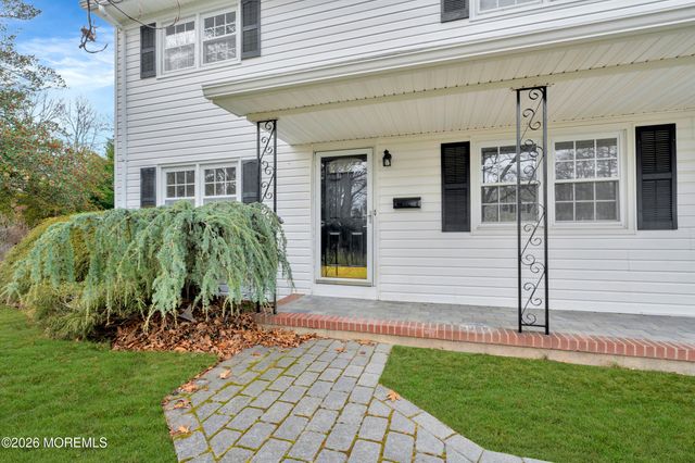 429 Lake Avenue, Oakhurst, NJ 07755