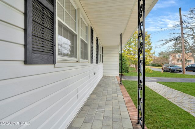 429 Lake Avenue, Oakhurst, NJ 07755