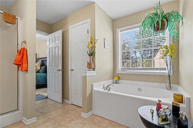 828 Cooper Lakes Court, Grayson, GA 30017