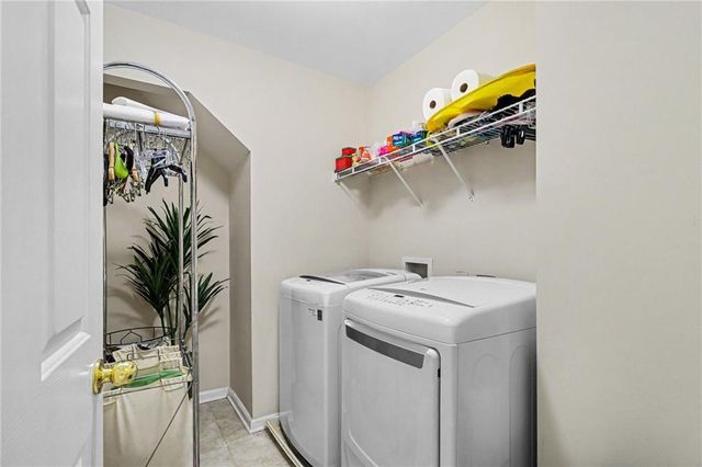 828 Cooper Lakes Court, Grayson, GA 30017