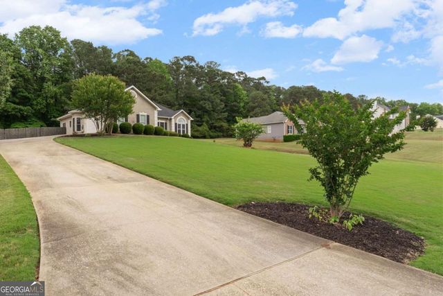 122 Crescent Drive, Newnan, GA 30265