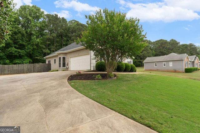 122 Crescent Drive, Newnan, GA 30265