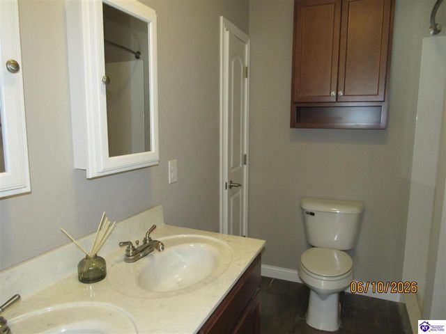 521 Winding Creek Court, Elizabethtown, KY 42701