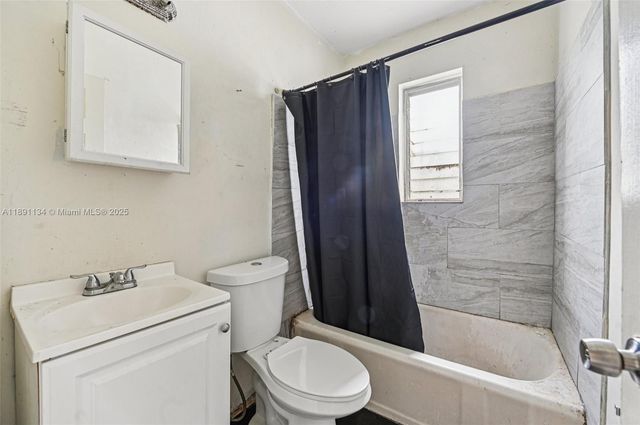 1043 NW 75th St, Miami, FL 33150