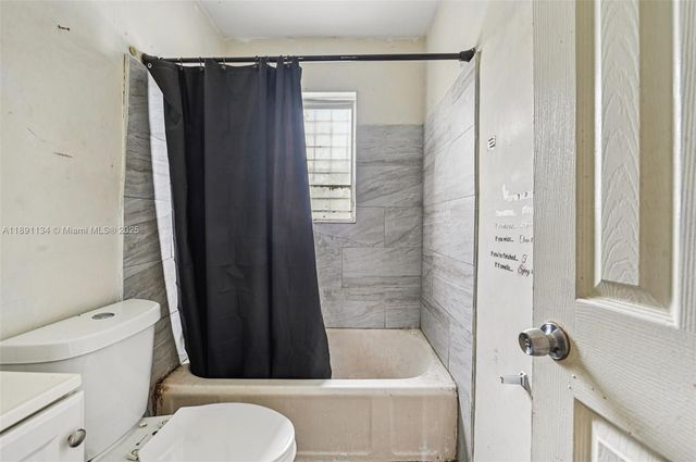 1043 NW 75th St, Miami, FL 33150