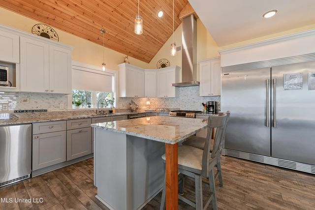 242 W Beach Boulevard, Long Beach, MS 39560