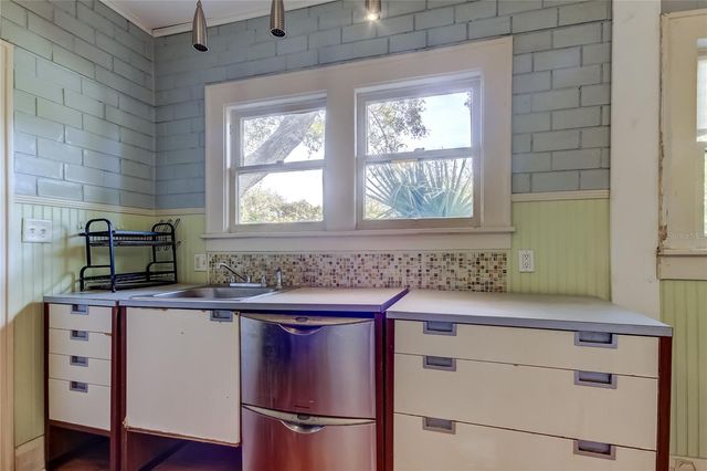 1004 E CRENSHAW STREET, Tampa, FL 33604