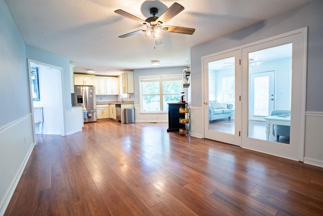 521 16th Ave. N, Surfside Beach, SC 29575