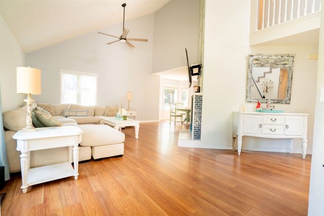 521 16th Ave. N, Surfside Beach, SC 29575