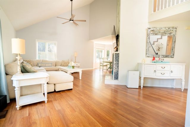 521 16th Ave. N, Surfside Beach, SC 29575