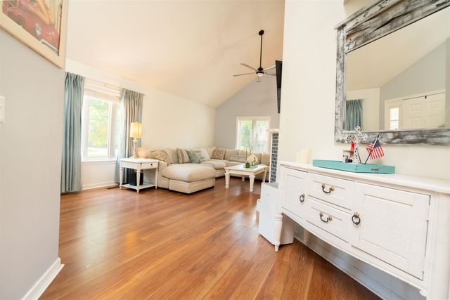 521 16th Ave. N, Surfside Beach, SC 29575