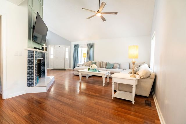 521 16th Ave. N, Surfside Beach, SC 29575