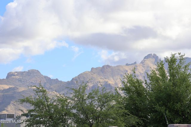 5148 N Louis River Way, Tucson, AZ 85718