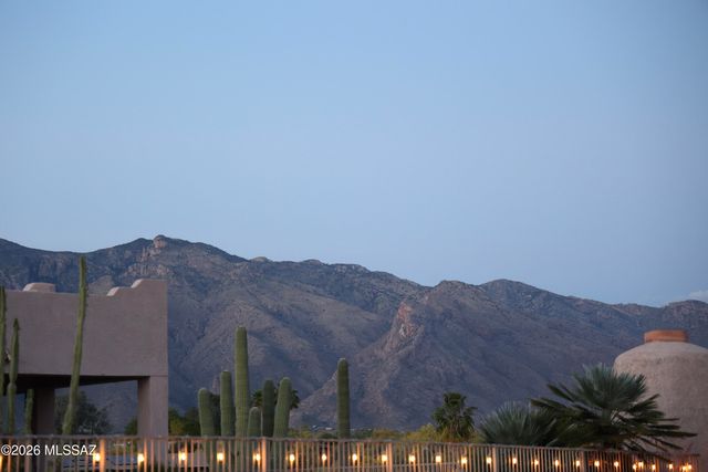 5148 N Louis River Way, Tucson, AZ 85718