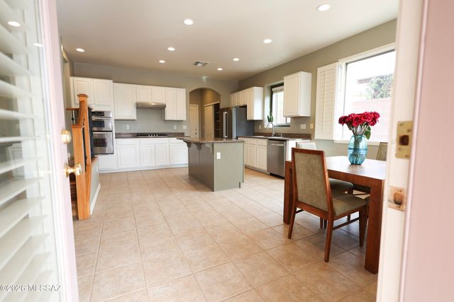 5148 N Louis River Way, Tucson, AZ 85718