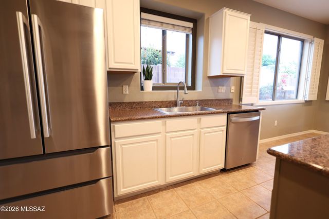 5148 N Louis River Way, Tucson, AZ 85718