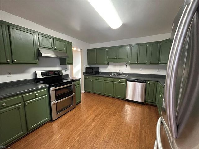 913 Lord Dunmore DR, Virginia Beach, VA 23464