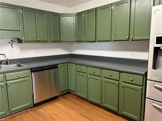 913 Lord Dunmore DR, Virginia Beach, VA 23464