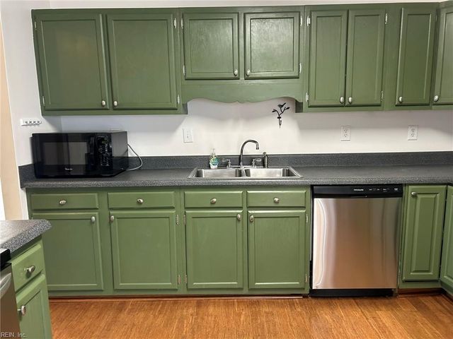 913 Lord Dunmore DR, Virginia Beach, VA 23464