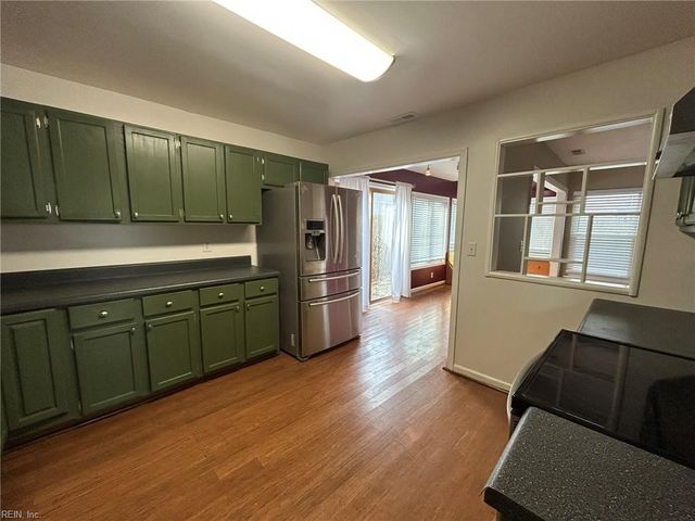 913 Lord Dunmore DR, Virginia Beach, VA 23464