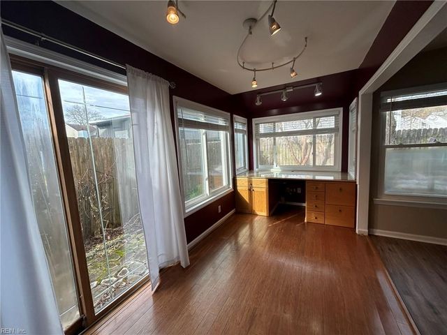 913 Lord Dunmore DR, Virginia Beach, VA 23464