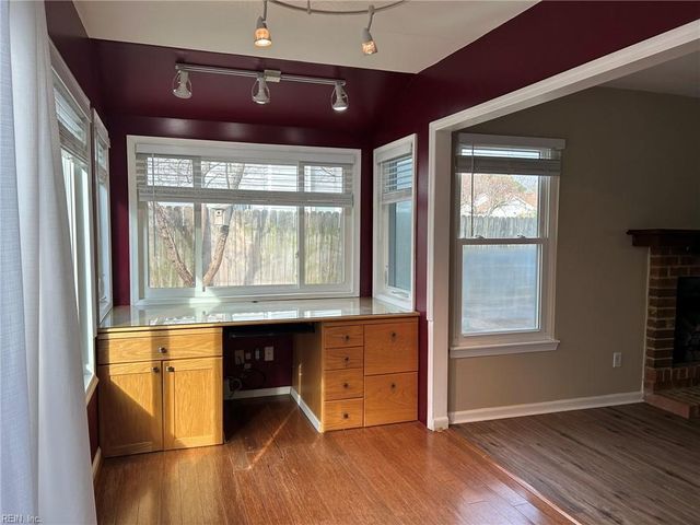 913 Lord Dunmore DR, Virginia Beach, VA 23464