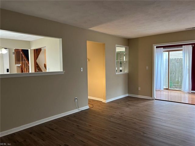 913 Lord Dunmore DR, Virginia Beach, VA 23464