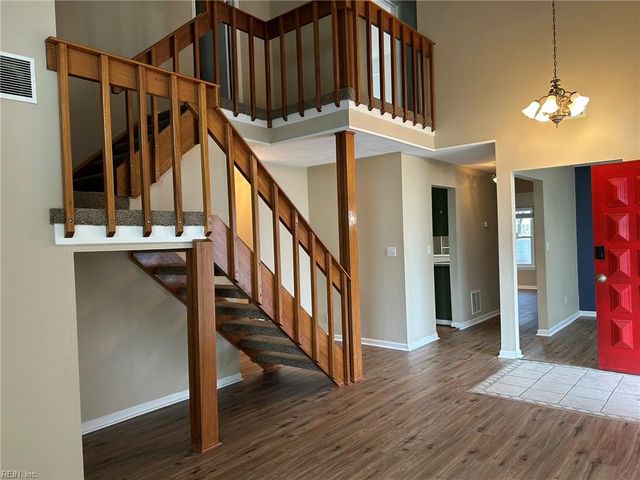 913 Lord Dunmore DR, Virginia Beach, VA 23464