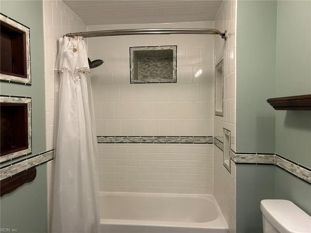 913 Lord Dunmore DR, Virginia Beach, VA 23464