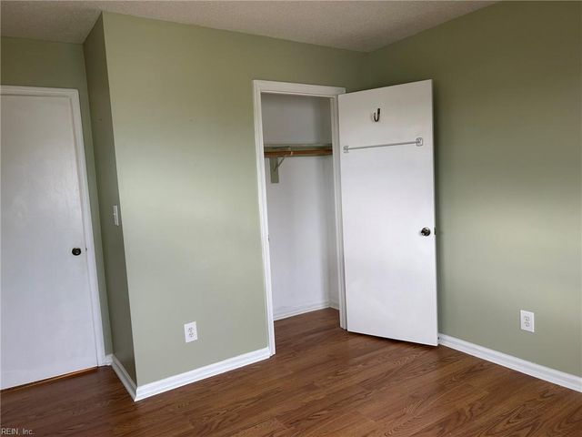 913 Lord Dunmore DR, Virginia Beach, VA 23464