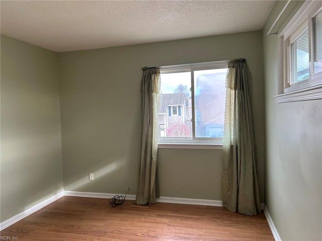 913 Lord Dunmore DR, Virginia Beach, VA 23464