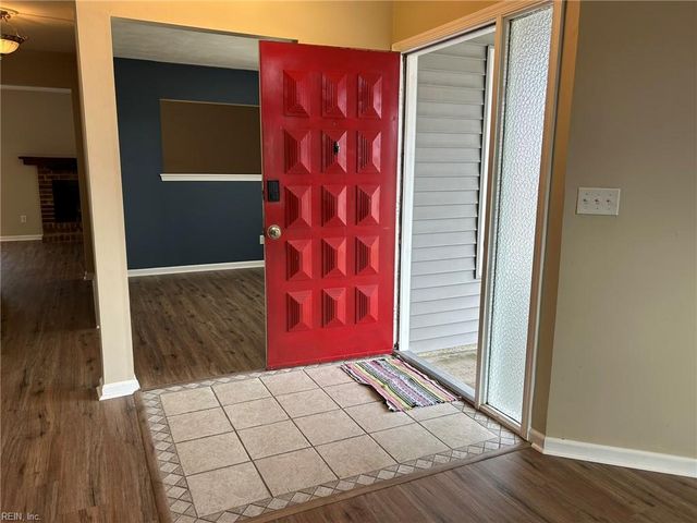 913 Lord Dunmore DR, Virginia Beach, VA 23464