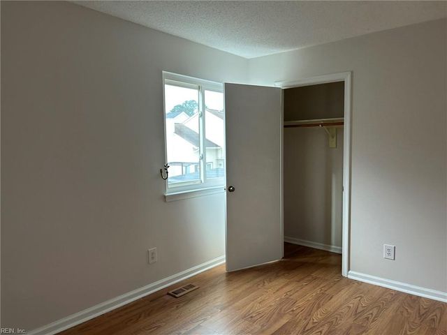 913 Lord Dunmore DR, Virginia Beach, VA 23464