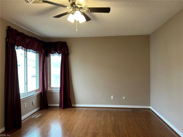 913 Lord Dunmore DR, Virginia Beach, VA 23464