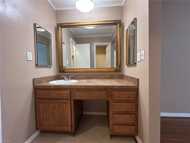 913 Lord Dunmore DR, Virginia Beach, VA 23464