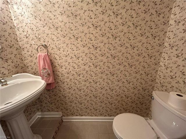 913 Lord Dunmore DR, Virginia Beach, VA 23464