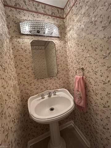 913 Lord Dunmore DR, Virginia Beach, VA 23464